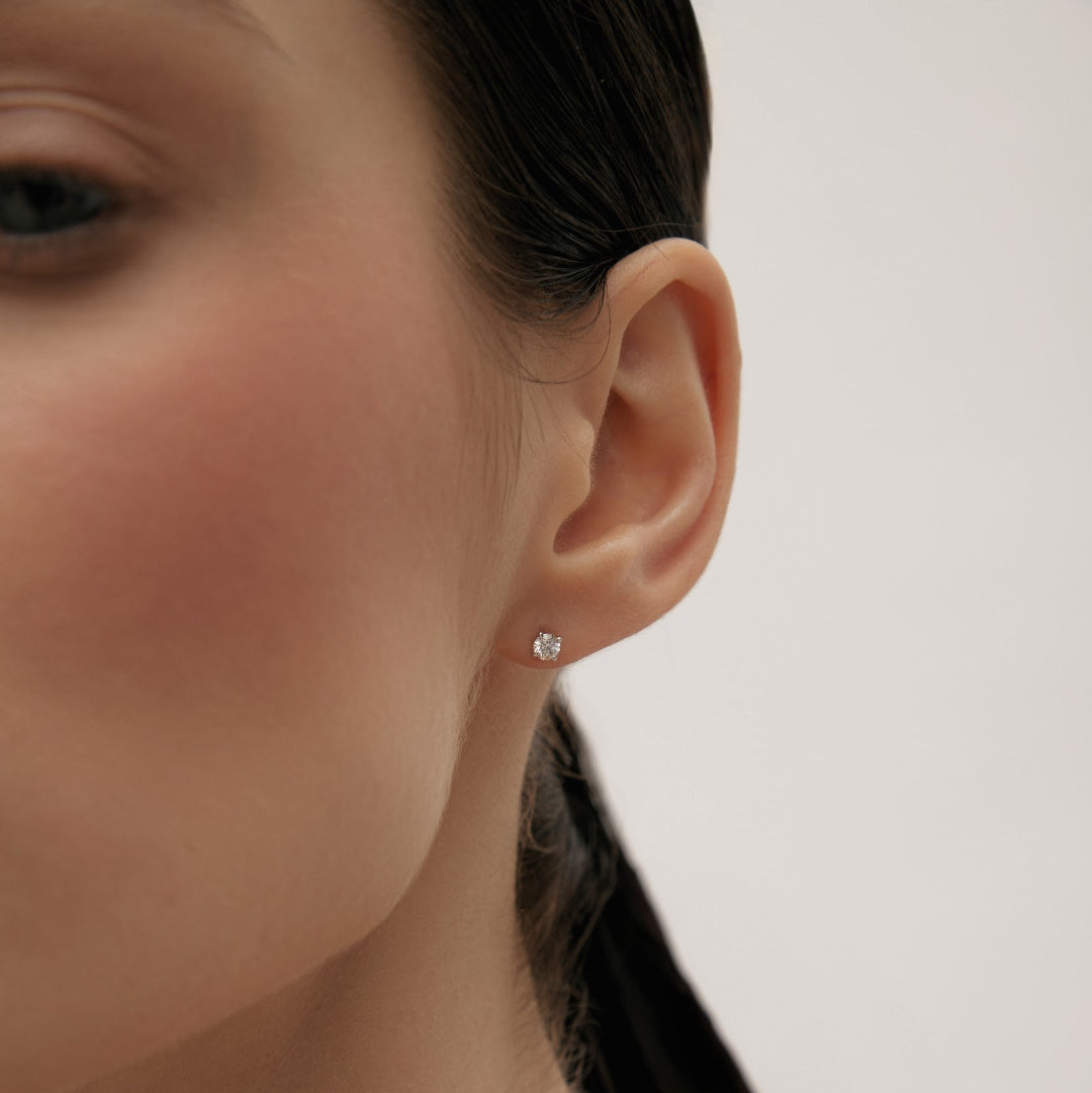 Diamond earrings in white gold