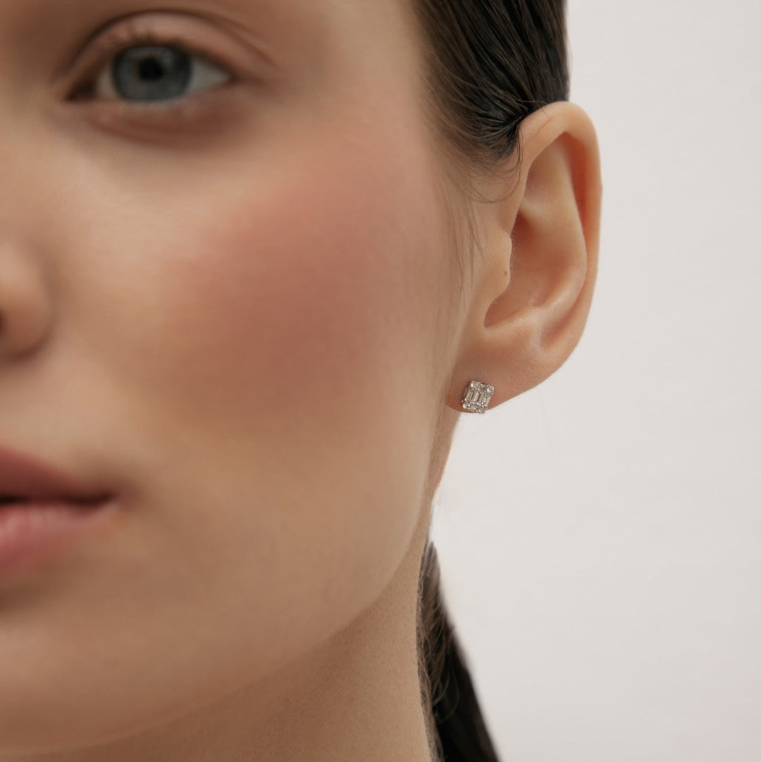 Diamond earrings in white gold