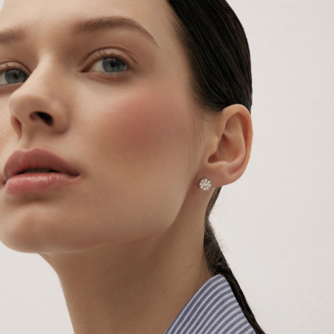 Diamond earrings in white gold