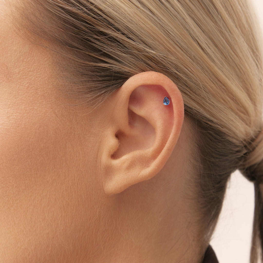 Sapphire piercing in white gold