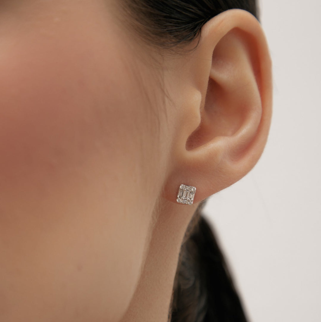 Diamond earrings in white gold