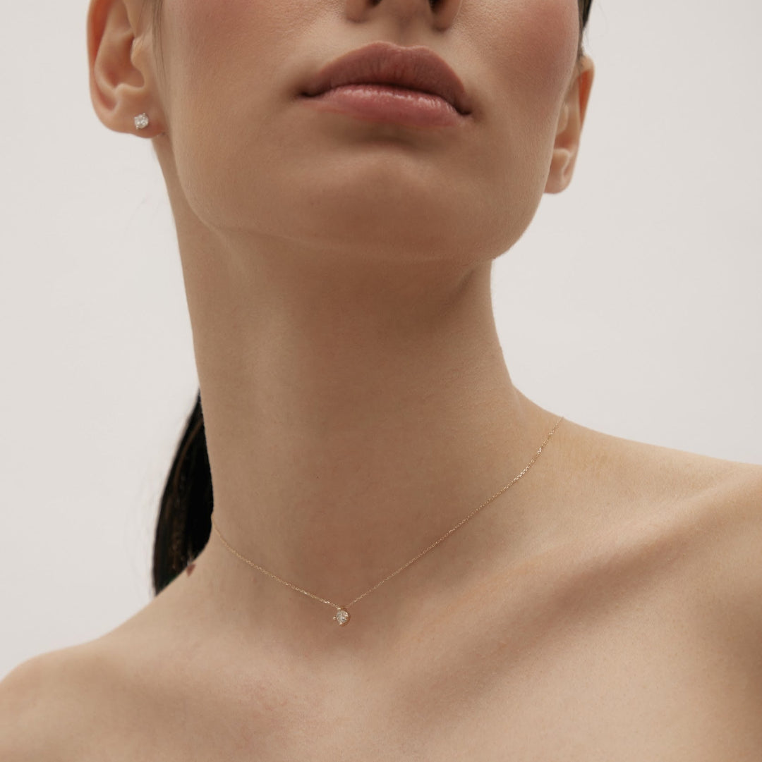 Diamond necklace in yellow gold