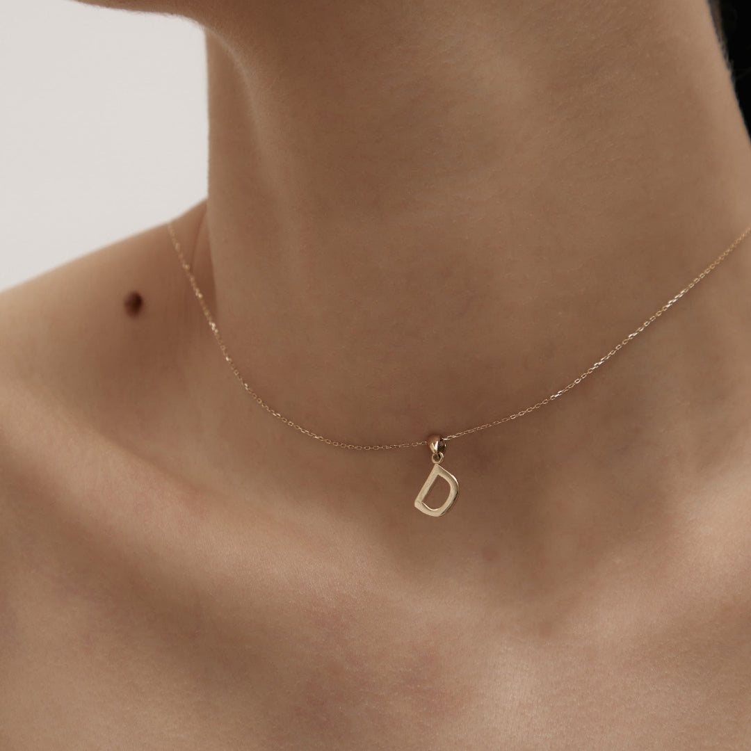 Yellow gold pendant