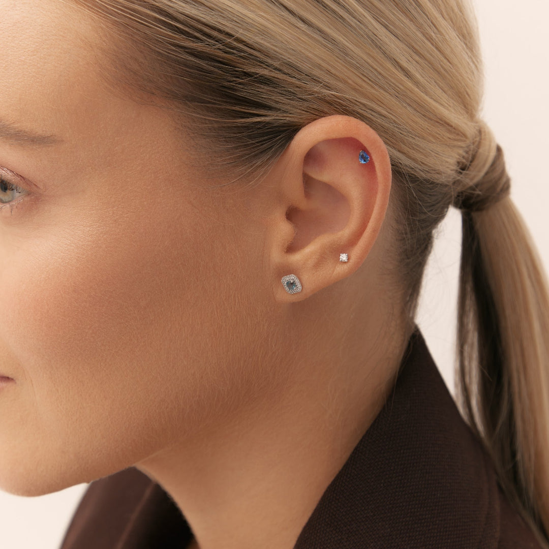 Sapphire piercing in white gold