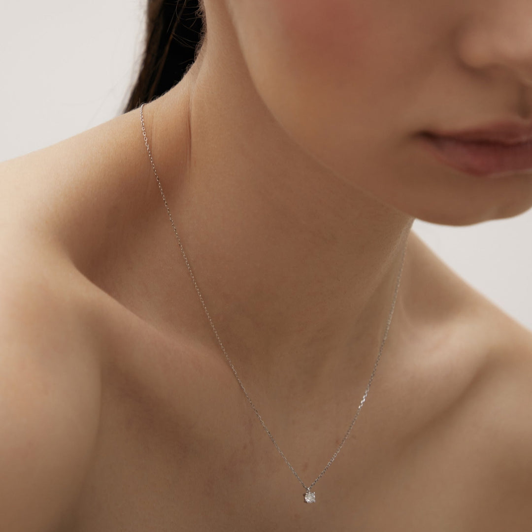 Diamond necklace in white gold