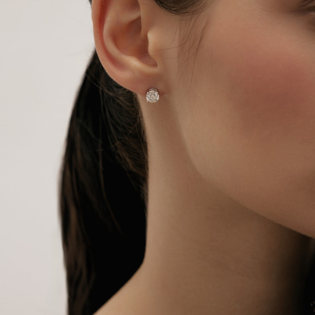 Diamond earrings in white gold