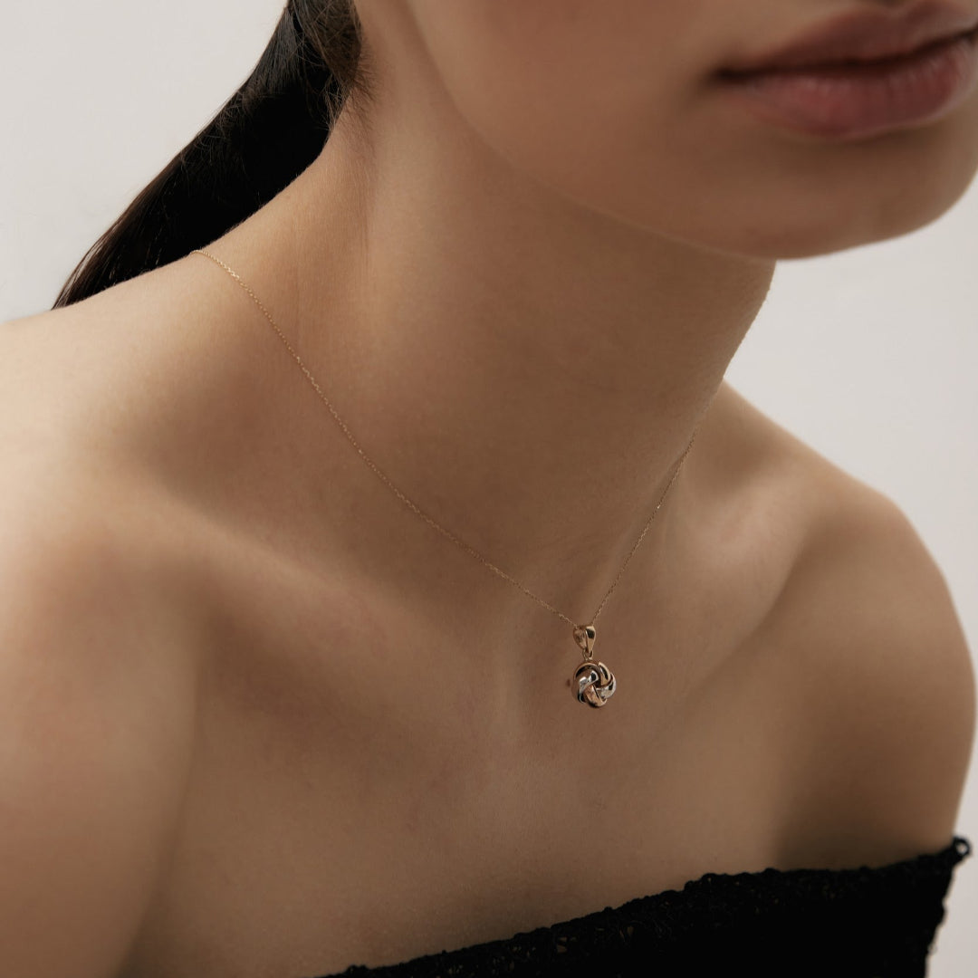 Pendant made of yellow, rose and white gold