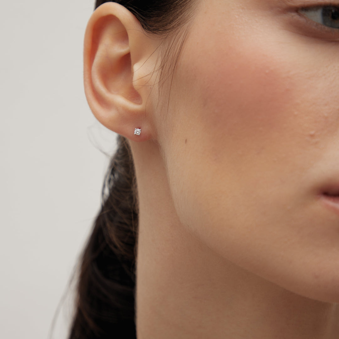 Diamond earrings in white gold