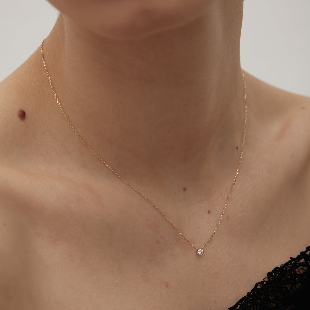 DIamond necklace in yellow gold