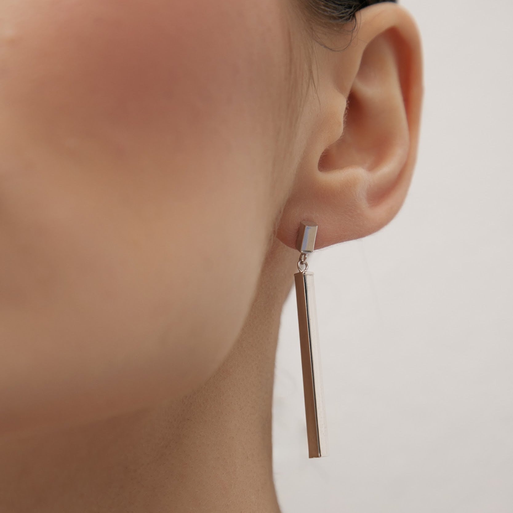 White gold dangle earrings