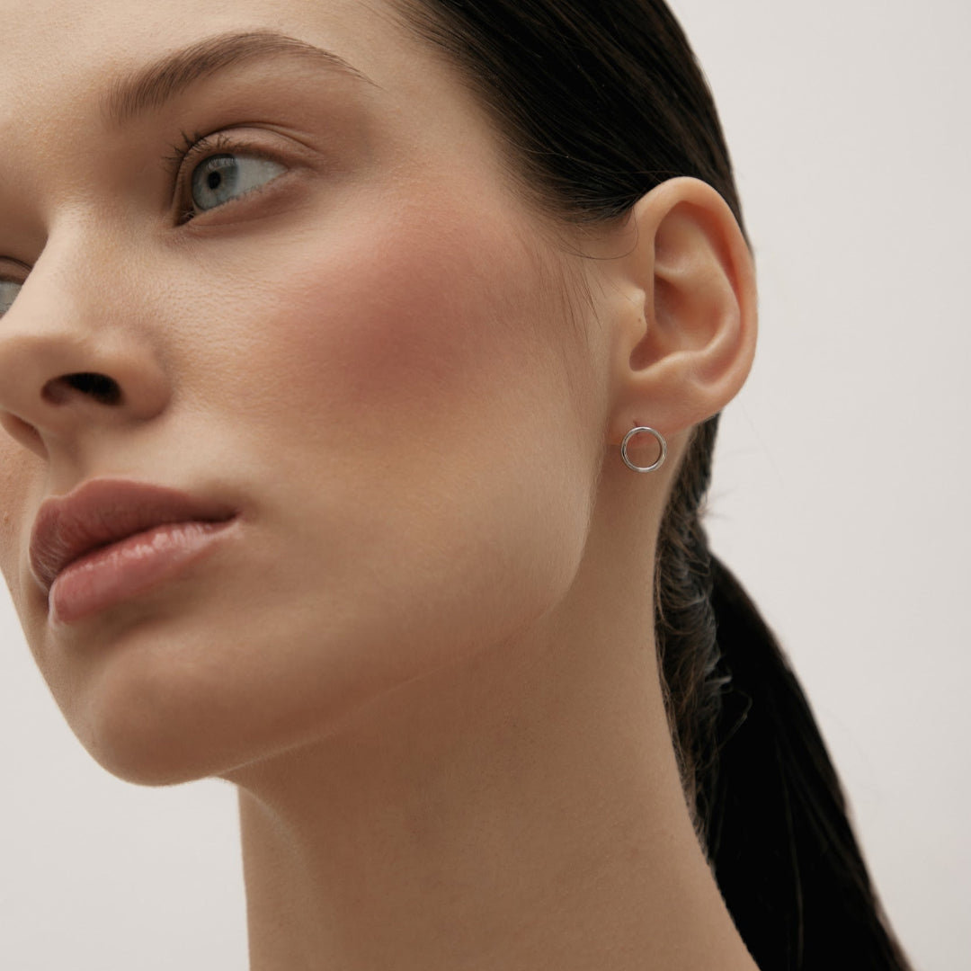 White gold circle earrings