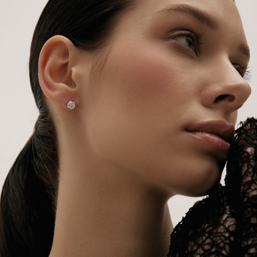 Diamond earrings in white gold