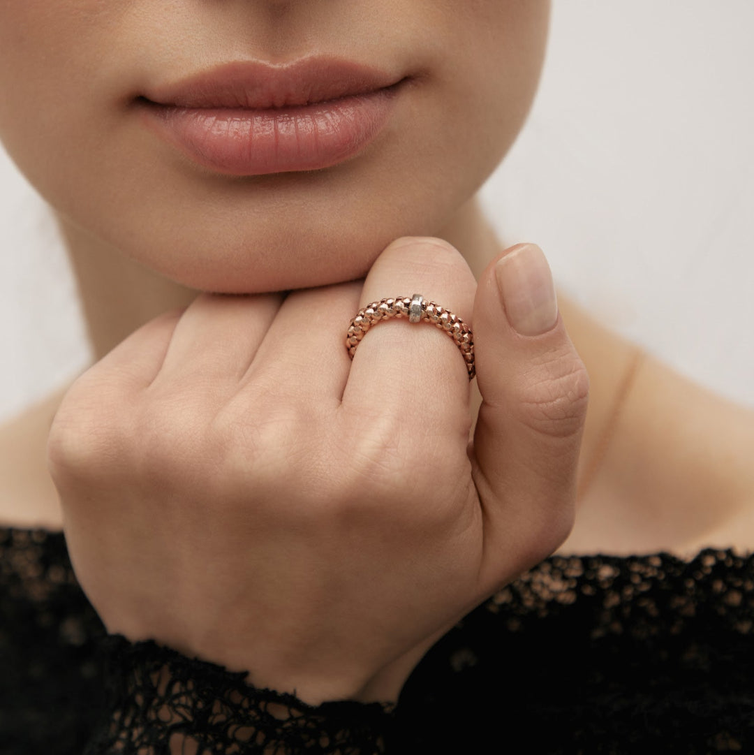 Elastic rose gold ring