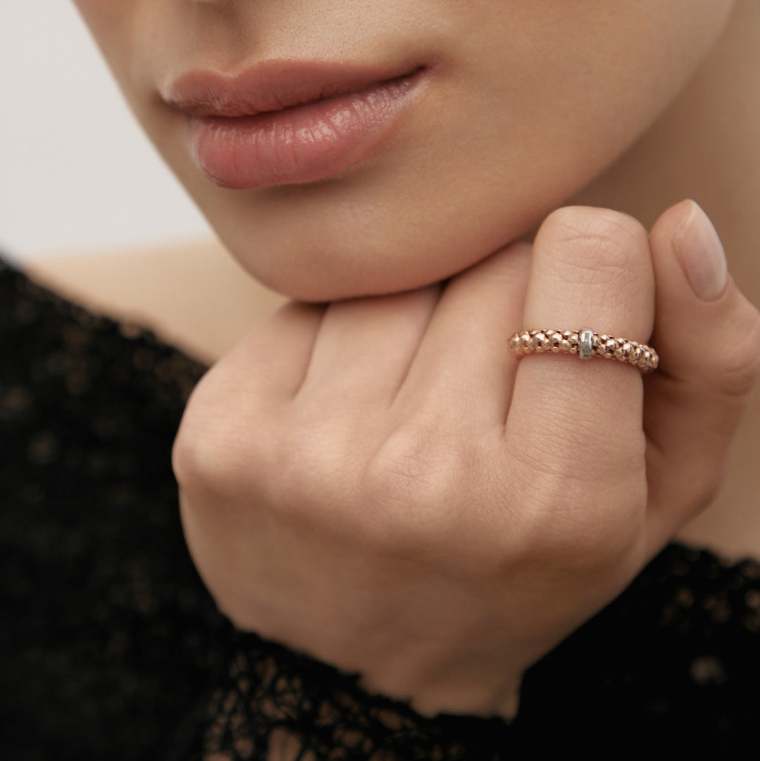 Elastic rose gold ring
